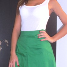 Gonna a pantalone verde, eseguita da Alessandra